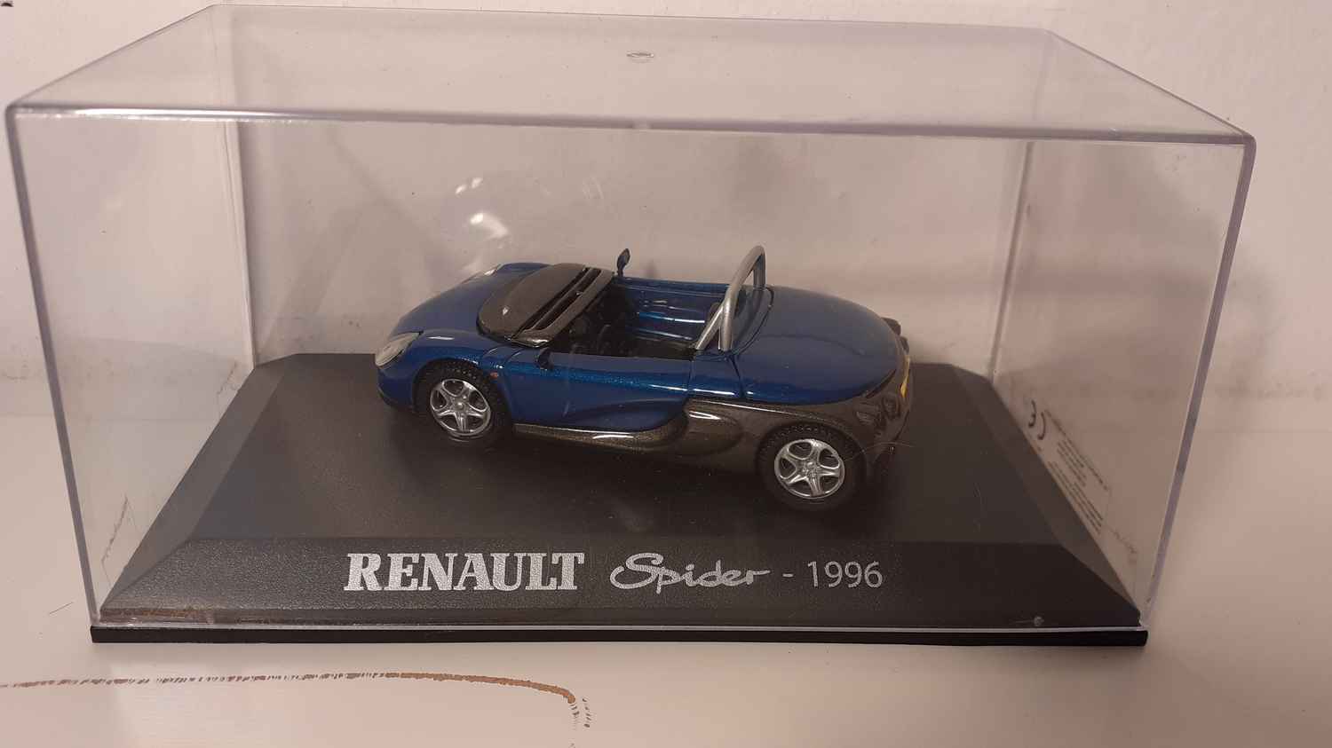 Renault Spider bleue de 1996 (boite plexi)