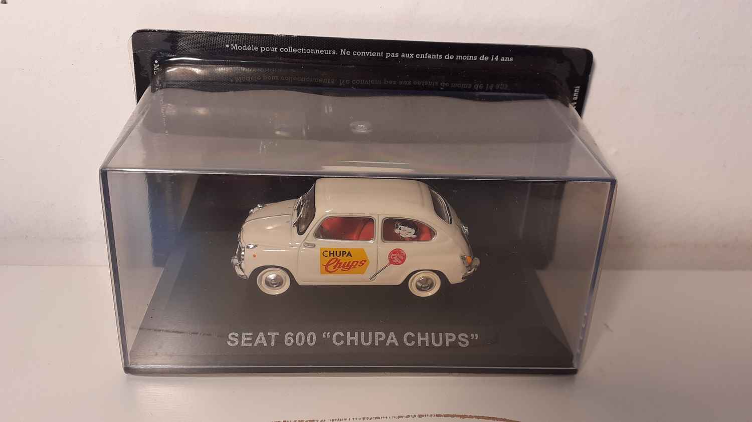 Seat 600 avec la publicité CHUPA CHUPS