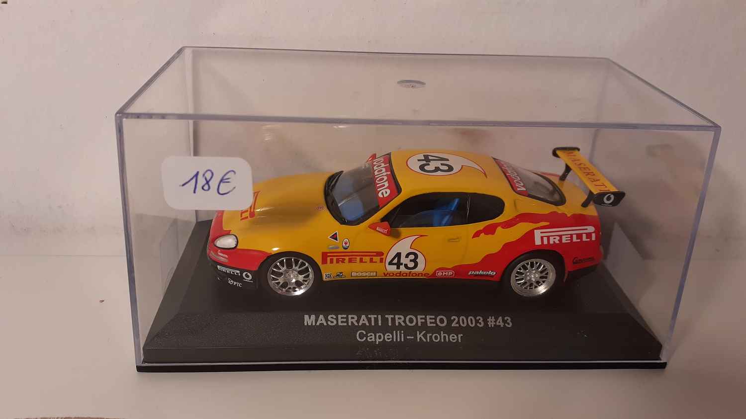 Masérati Troféo jaune et rouge de 2003 - numéro 43 (Capelli - Ktoher)