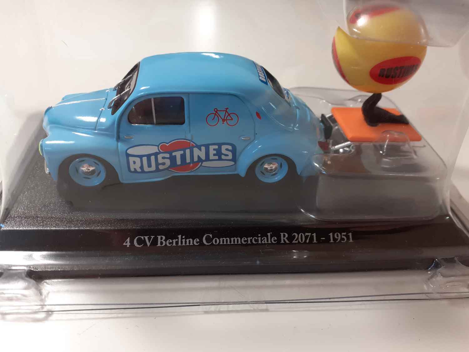 Renault 4CV berline commerciale R 2071 (avec publicité Rustines)