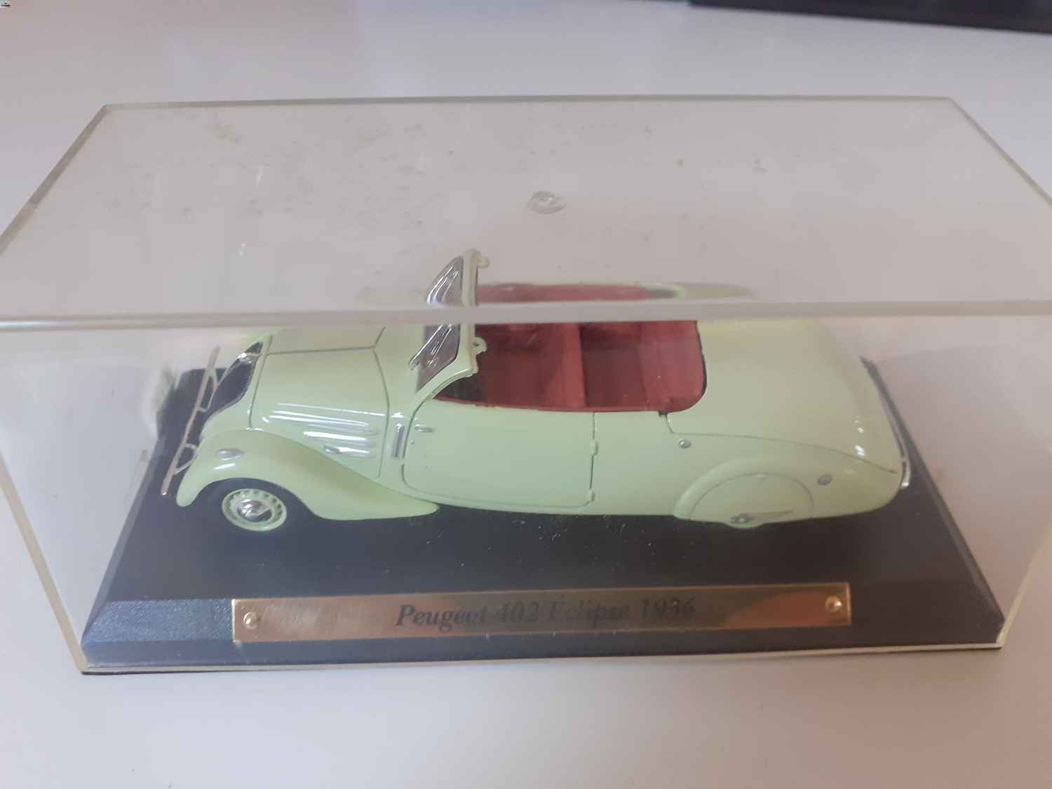 Peugeot 402 Eclipse verte pâle de 1936